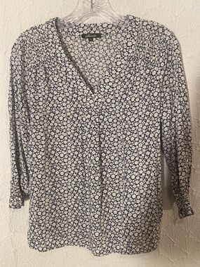 Soirée Navy & White Daisy-Print V-Blouse Neck Blouse size small luxury design